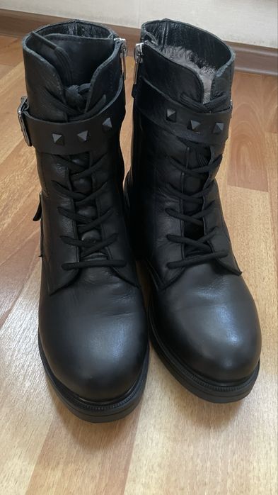 Женские ботинки