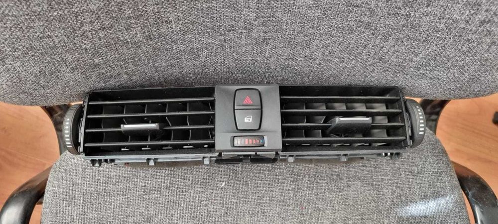 Grila ventilatie centrala ac BMW F20 F22 F30 F31 F32 F34 F36 facelift