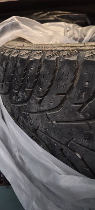 Продам Maxxis зимнию резину