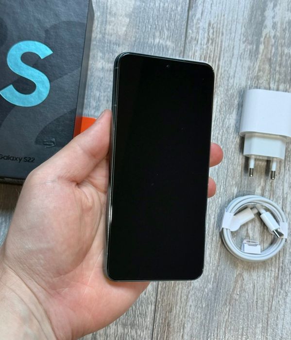 Samsung s22.    .