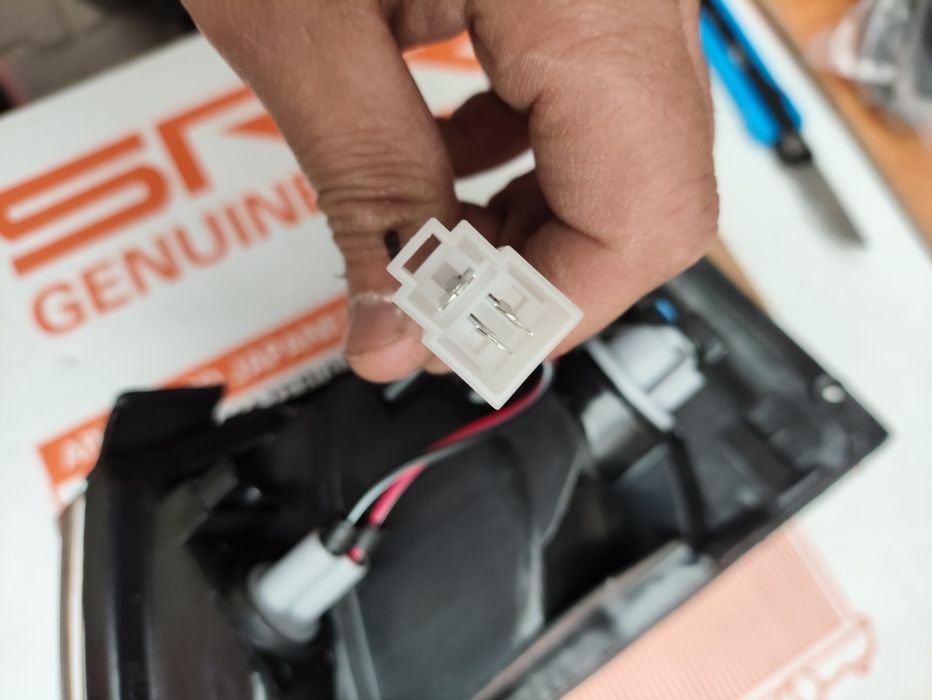 Мазда 323 поворотник седан