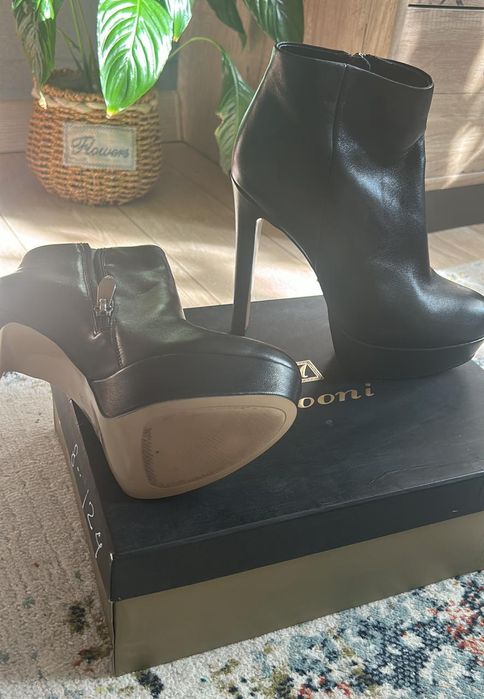 Продам новые кожаные ботильоны