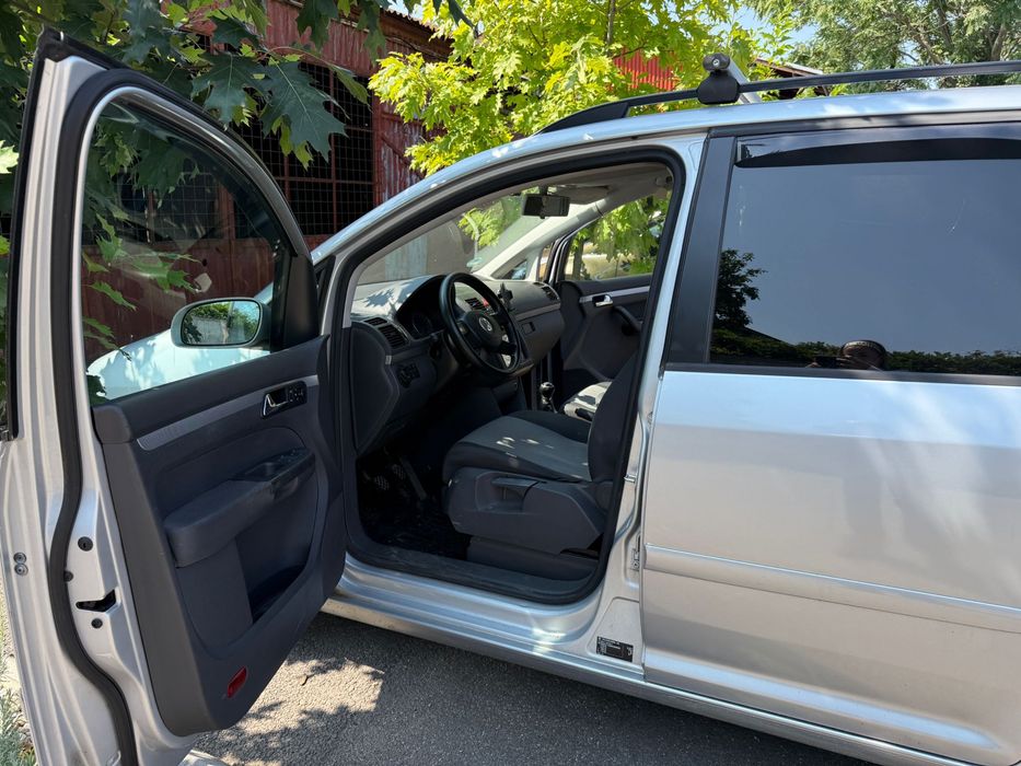 Vând volkswagen touran 2006