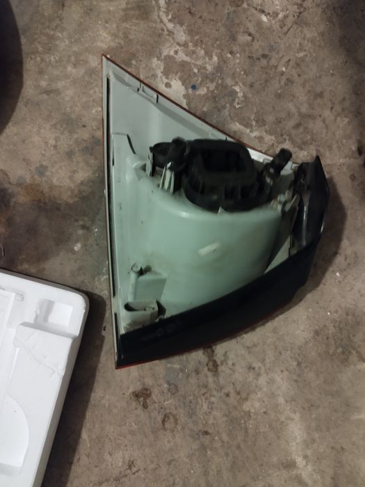 Dezmembrez piese caroserie - ornamente vw golf 5