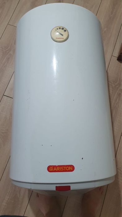 Бойлер Ariston .