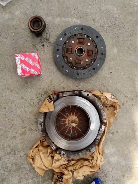 Комплект Б/У оригинал корзина и диск сцепления Toyota старых моделей