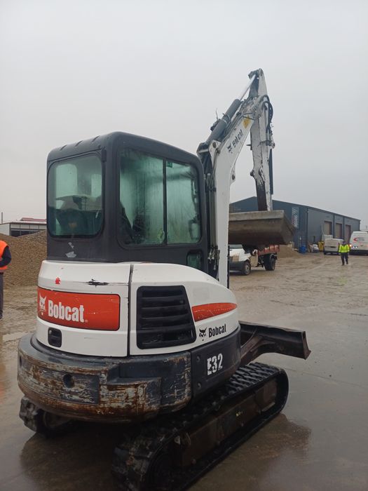 Miniexcavator BOBCAT E32 3.2t,  an 2016, 3 cupe