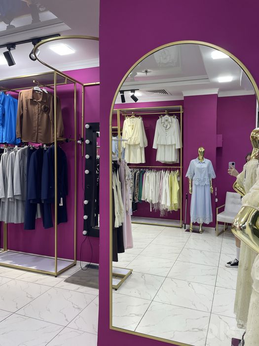 Стильные стеллажи для магазина
