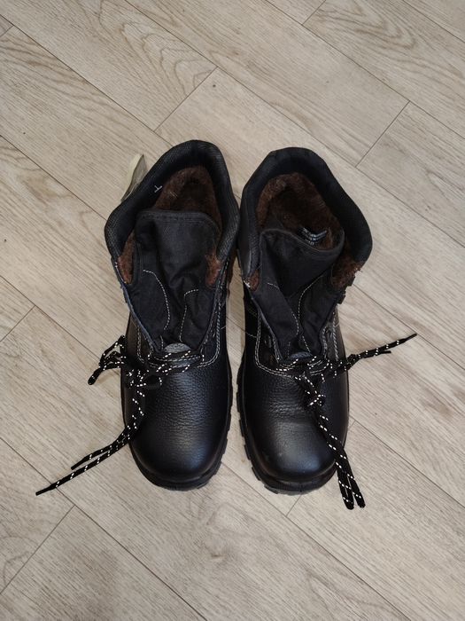 Продам рабочую обувь