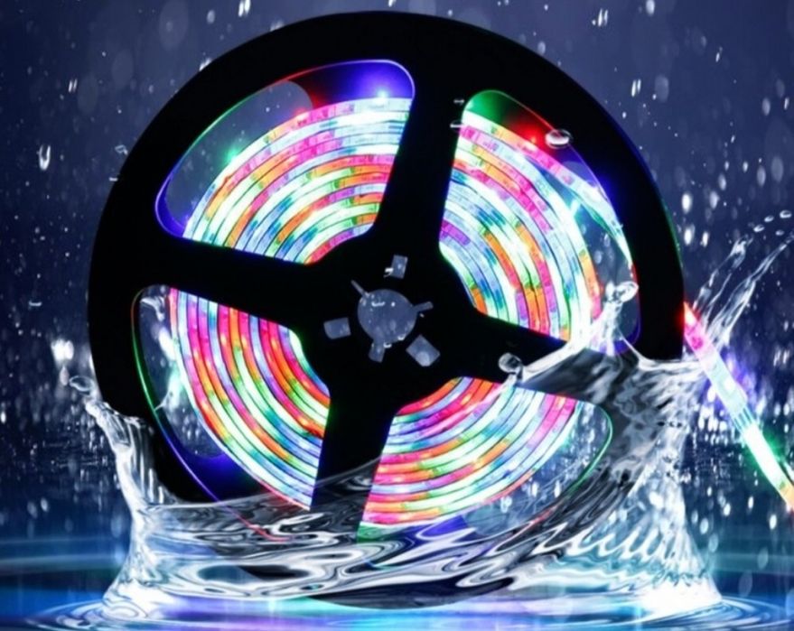 Kit banda led RGB 5050 pentru TV cu usb 5 m