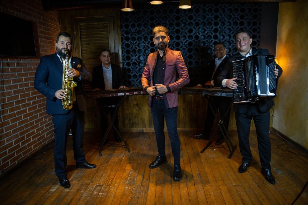 Formatie Botez Nunta Corporate Saxofonist Dji