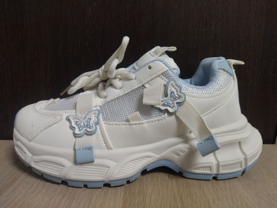 Продам новые кроссовки.