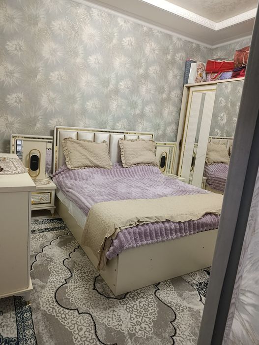 Koʻk terakda srochna yangi qurilgan uy sotiladi