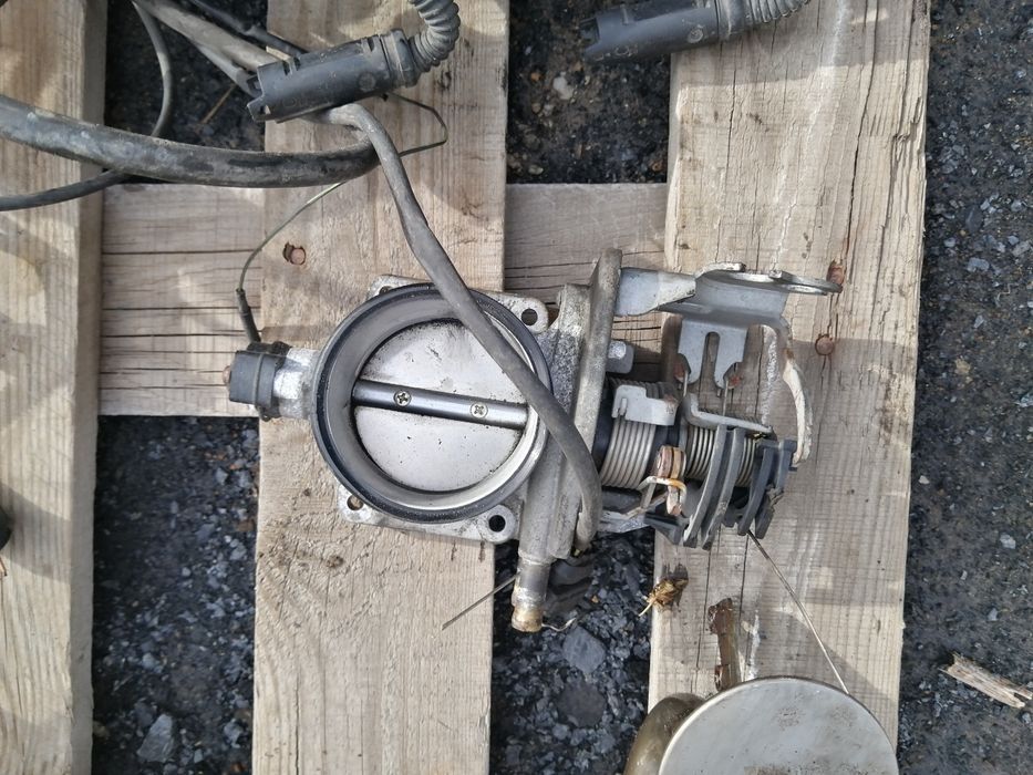 Продам запчасти на бмв 728