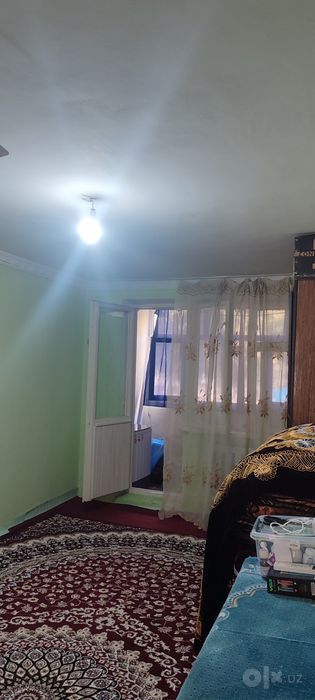 2 xonali katta balkonli kvartira sotiladi.