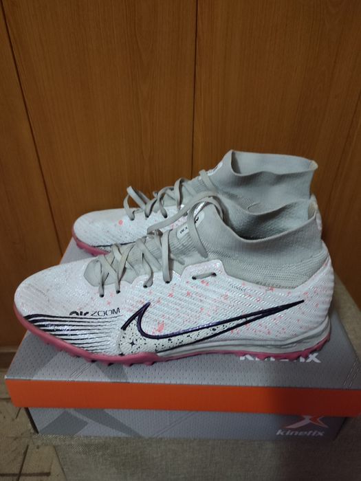 Продам бутсы футбольные