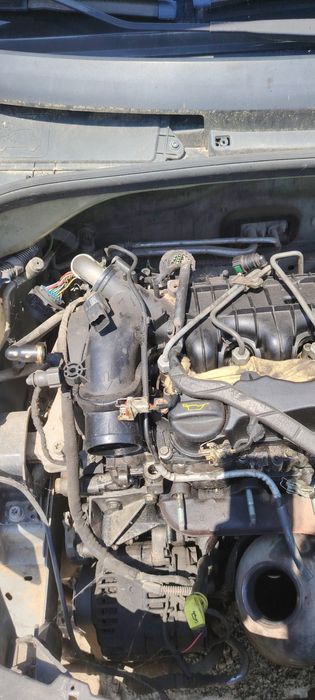 Двигател на части 651 мерцедес 220  2011г.сди