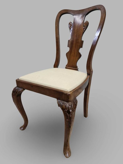 6 броя трапезни столове от масивен орех с кожена седалка