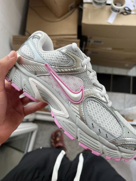 Nike V5 RNR “Grey/Pink” HQ7901-009
