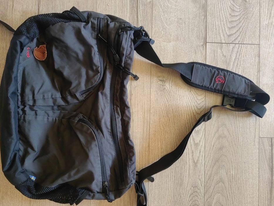 Pantaloni scurți mărime 46 și geanta umăr FjallRaven