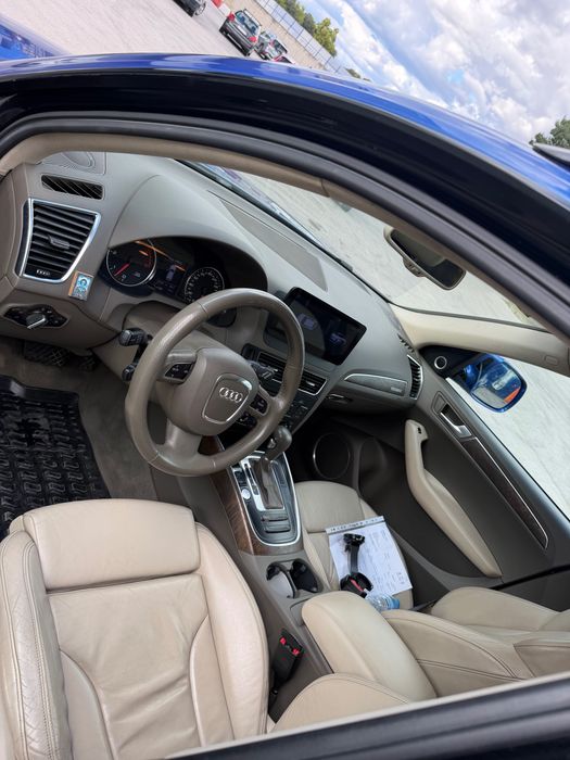 Продавам Audi Q5