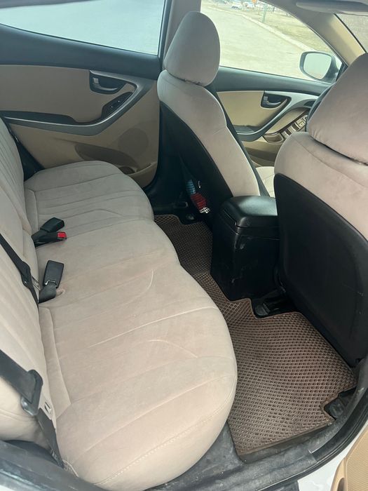 Hyundai Elantra 2012