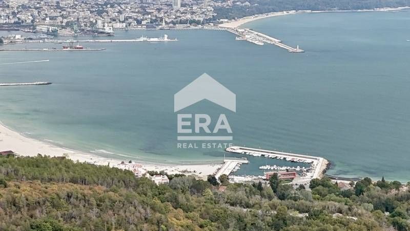 Двуетажна новострояща се къща за продажба, с голяма дневна, 4 спални и