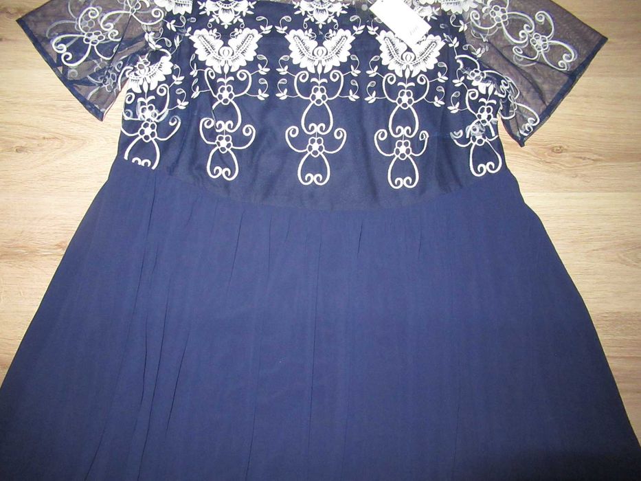 СТРАХОТНО КРАСИВА официална рокля--3XL номер