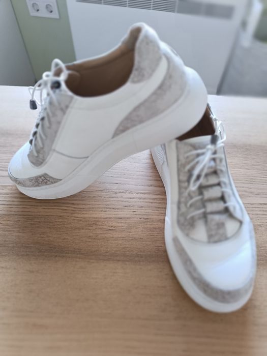 Спортни обувки от естествена кожа