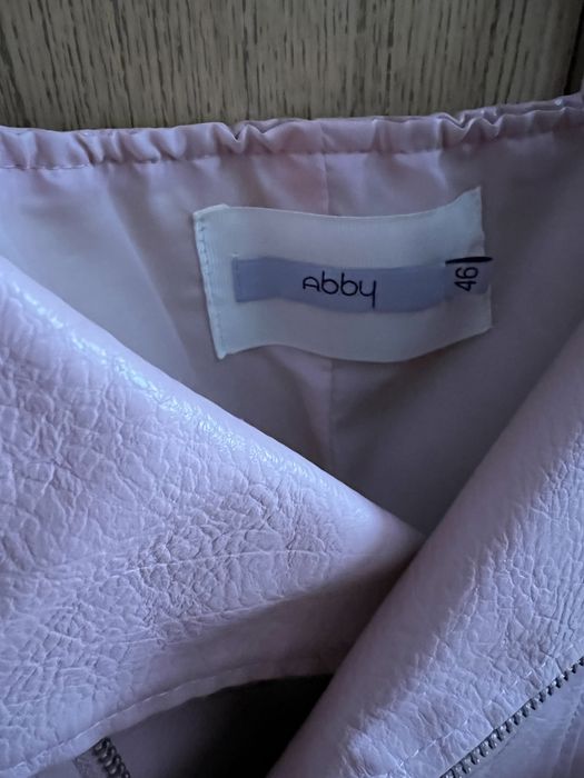 Кожаный розовый сарафан