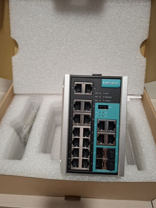 Switch Moxa EDS-518E 4GTXSFP
