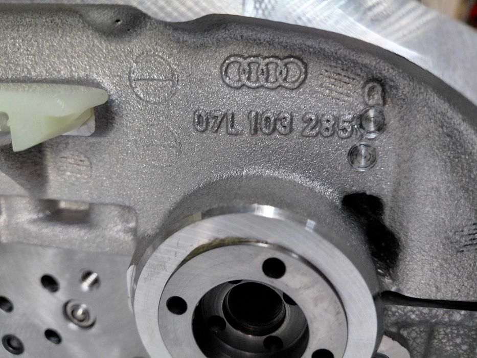 07L103285 К-т Нова Лява глава 5.2 V10 Audi R8 S8 S6