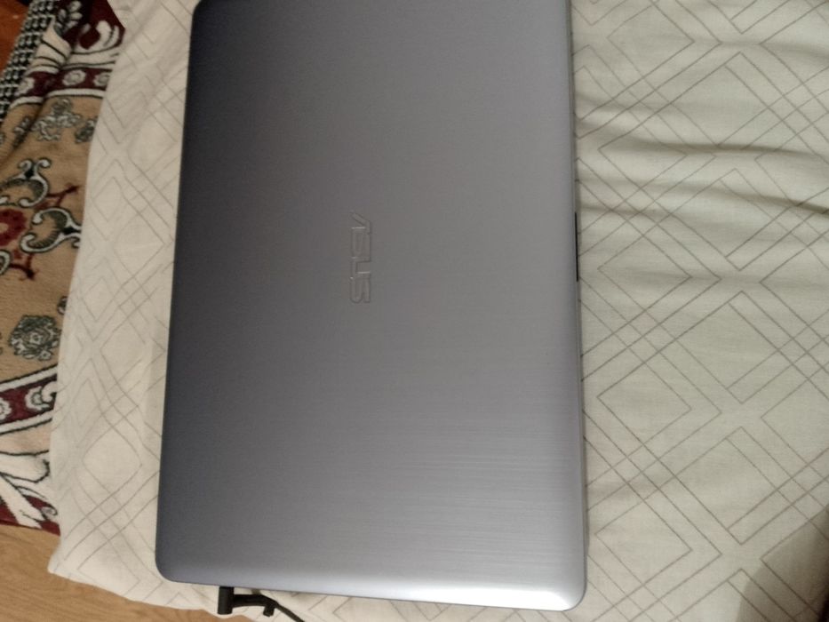 Asus core i3 7100U