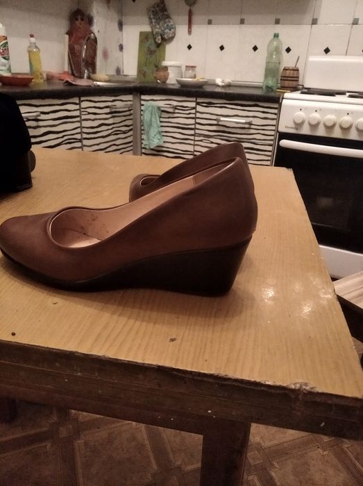 Туфли осенние на танкетке