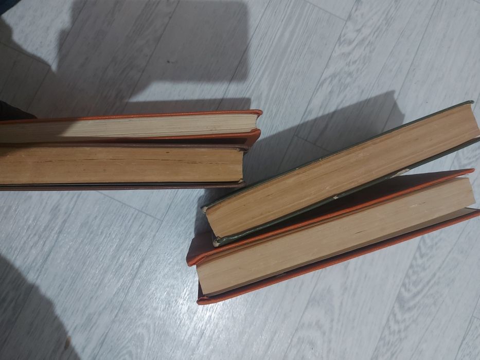 Художественные книги.