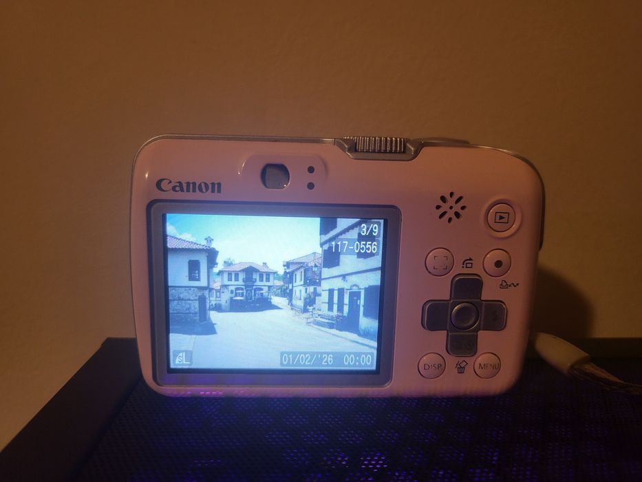 Canon Powershot E1 и Sony Cyber-Shot DSC