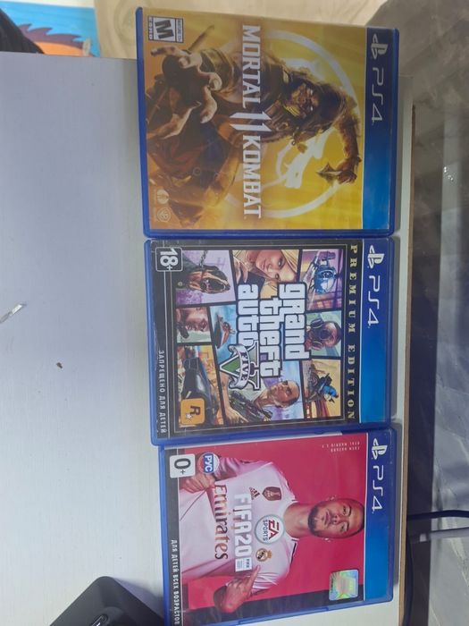 Продам PS4 Slim 1TB