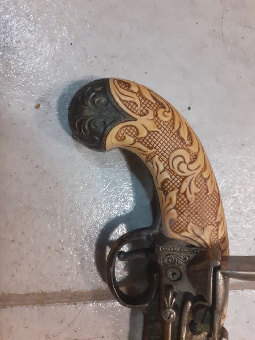 Красив кремъчен пистолет,пищов оръжие