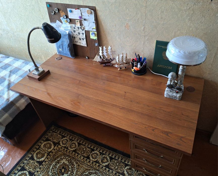 Офисный стол / Письменный стол