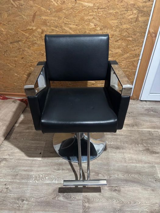 Продам кресло для салона красоты