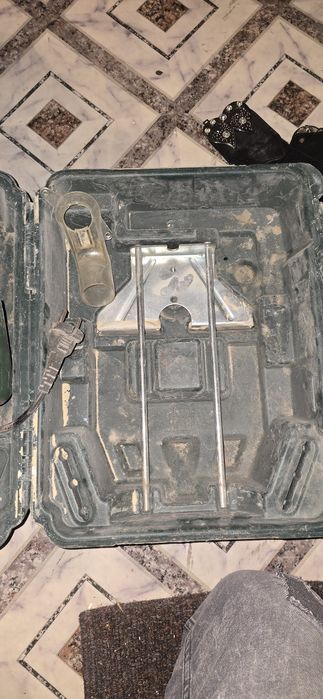 Продам фрезу Bosh 1400