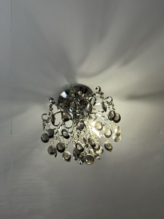 Продам люстру на 3 лампочки