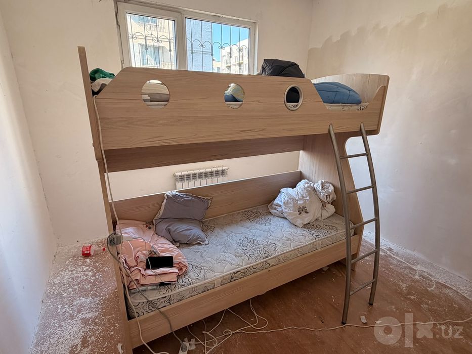 Двух этажный кровать