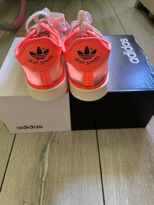 Нови оригинални маратонки Adidas