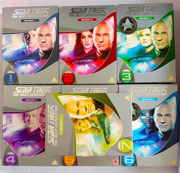 VAND Colectia video STAR TREK Sezon 1 - Sezon 2- Sezon 3 - Sezon 4 - Sezon 5 - Sezon 6 - Sezon 7 sunt 49 DVD-uri IN TOTAL