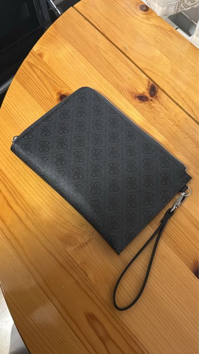 Оригинален несесер Guess