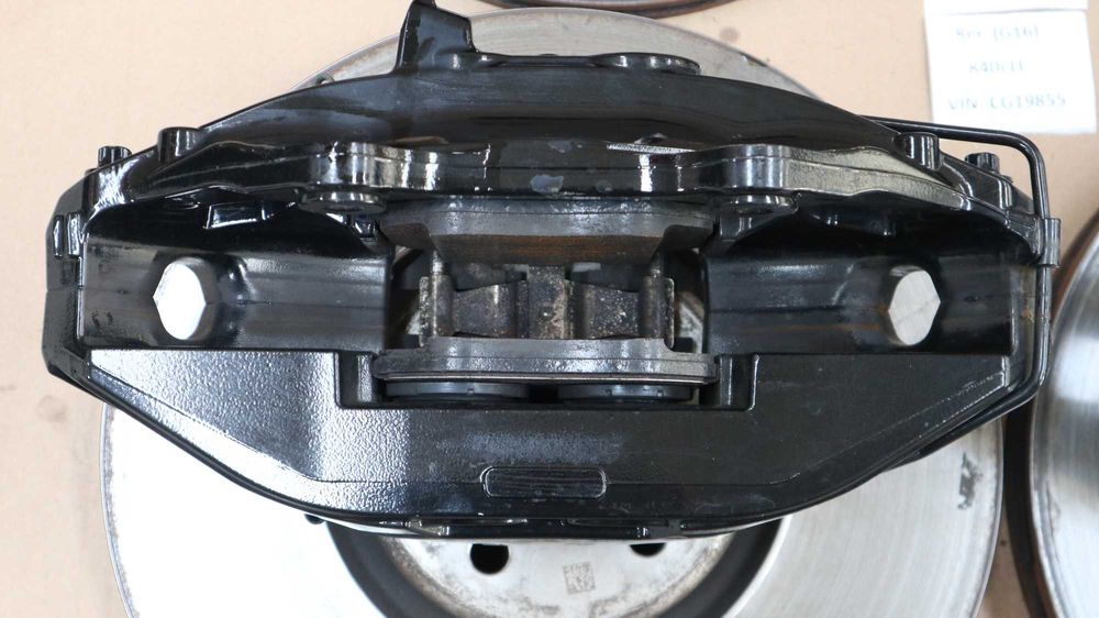 Черни апарати и дискове БМВ Г30 Г11 Г14 Г15 Г05 М-спорт спирачки БМВ