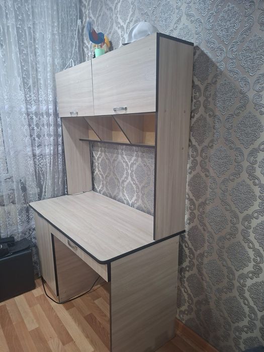 Стол компьютерный