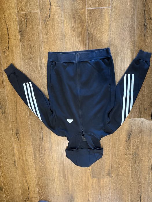 Adidass екип.