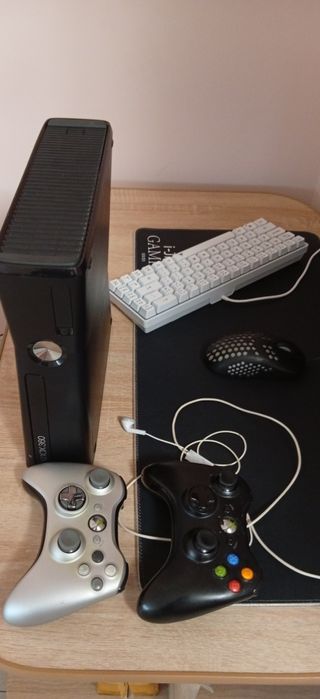 Vând Xbox 360 modat